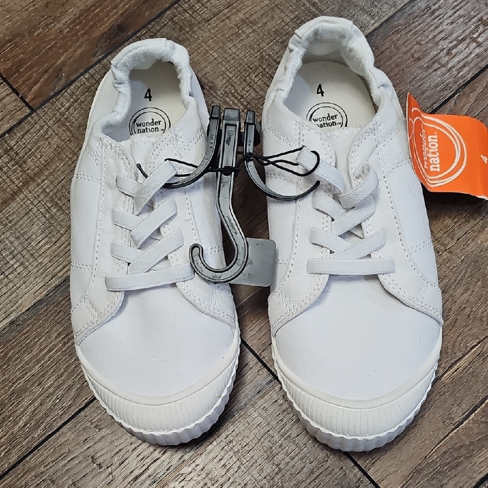 Wonder Nation Memory foam white canvas shoes Sneakers size 4